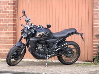 Blickfang mit rätselhaften Buchstaben