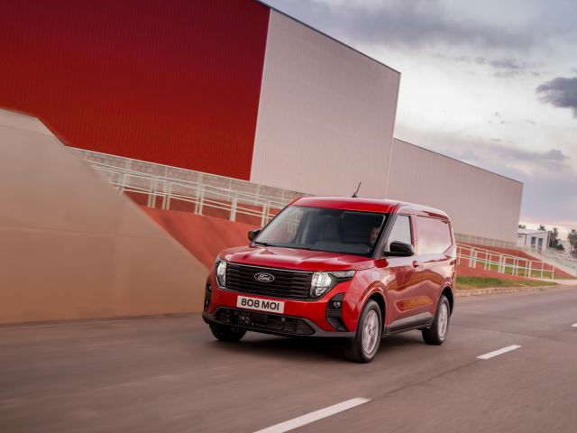 Ford feiert Markteinführung des Transit Courier - Bild 1