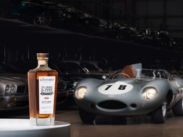 Ein Schluck auf den Jaguar D-Type - Bild 1