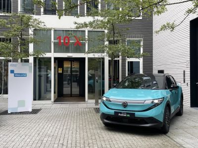 Der Nissan Leaf zeigt sich am Rand der IAA