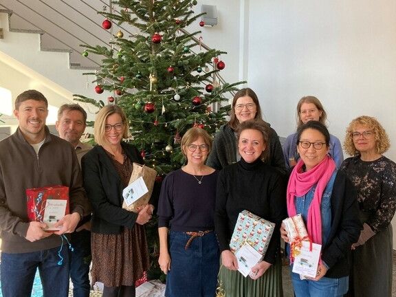 Mitarbeiter von Toyota erfüllen Weihnachtswünsche - Bild 1