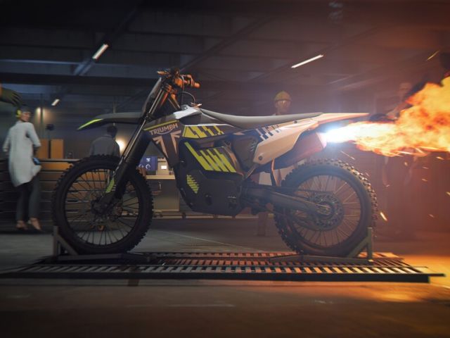 James Bond auf der Triumph TF-250 X - Bild 1