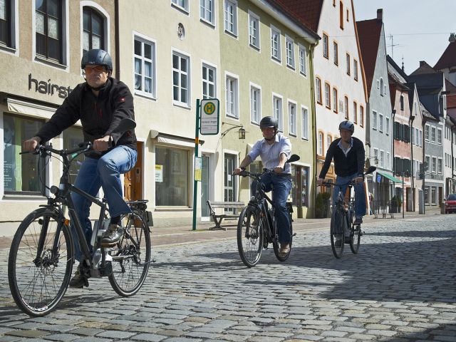 131 Tote und 4037 Verletzte bei Unfällen mit Pedelecs. - Bild 1