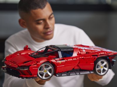 Lego lässt den Ferrari Daytona SP3 los