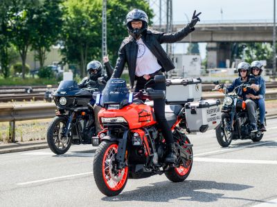 50.000 Besucher feiern in Hamburg die Harley