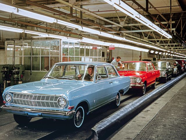 Im Rückspiegel: Opel zeigt klare Linie - Bild 1