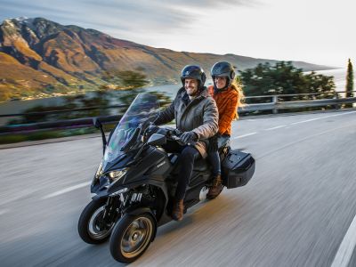 Kymco bringt ersten Dreirad-Roller mit zwei Zylindern