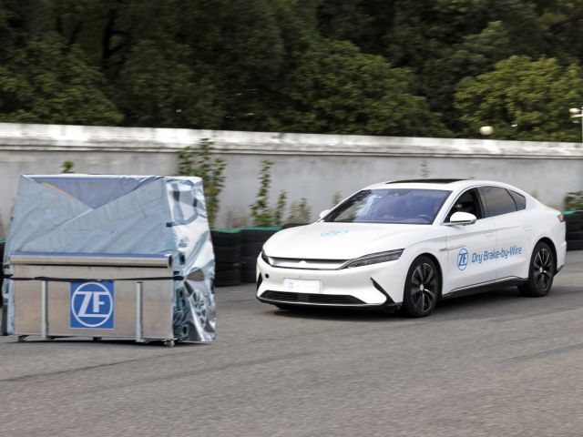 ZF präsentiert erstmals neues Brake-by-Wire-System - Bild 1