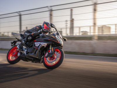 CF Moto bringt vollverkleidete 450er mit Winglets