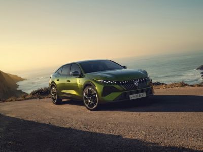 Brüssel 2026: Der Peugeot 408 fährt geschärft in die zweite Halbzeit