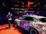 Der Cupra Raval präsentiert sich auf dem roten Teppich - Bild 2