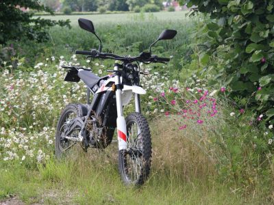 Kleinkraftradspaß zum Mountainbiketarif