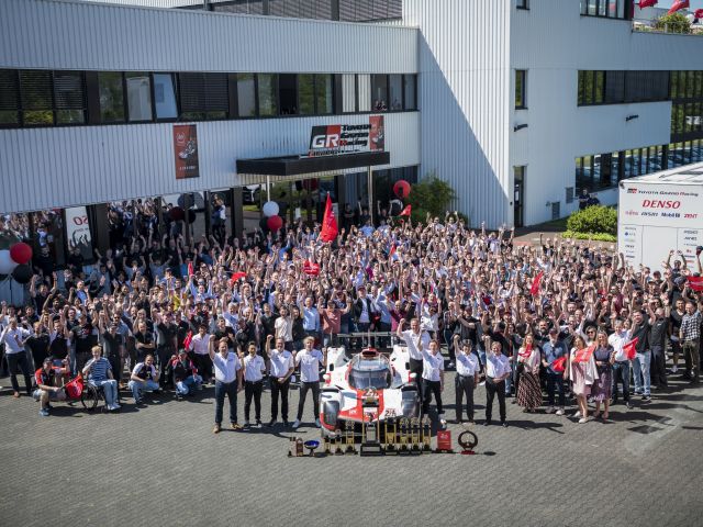 Toyota feiert in Köln die Le-Mans-Sieger - Bild 1