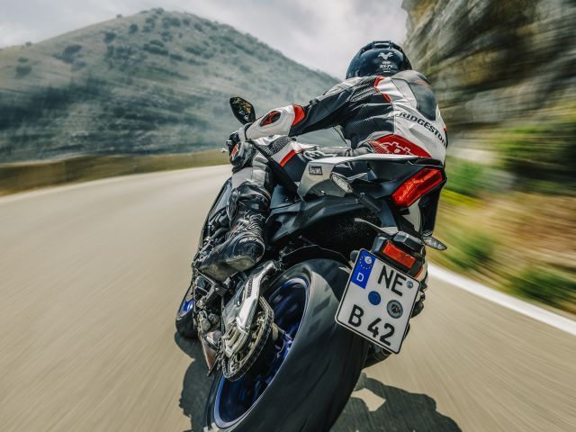 Bridgestone baut Kapazitäten für Motorradreifen aus - Bild 1