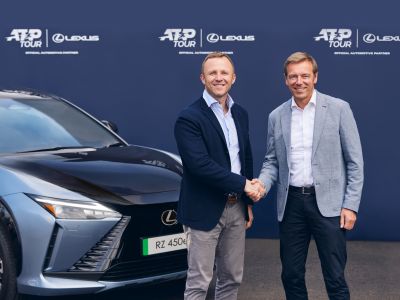 Lexus schlägt im Tennis auf