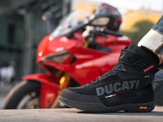 Ducati am Fuß - Bild 1