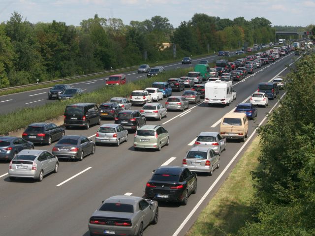 Stauprognose: Donnerstag dürfte es besonders voll werden - Bild 1