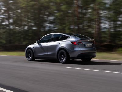 Teslas Model Y nimmt mehr Personen mit