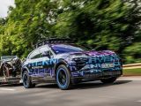 Getarnter Porsche Cayenne Electric stürmt den Berg hoch - Bild 9