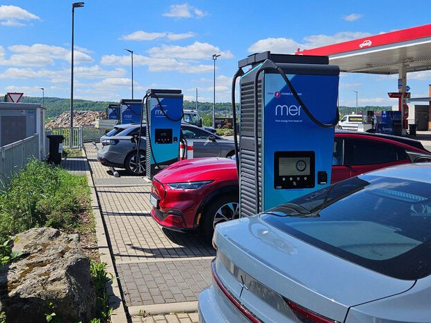 Laden an der Autobahn: Viel Luft nach oben - Bild 1