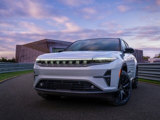 Brüssel 2026: Jeep mit 600 PS und 19 Lautsprechern - Bild 1