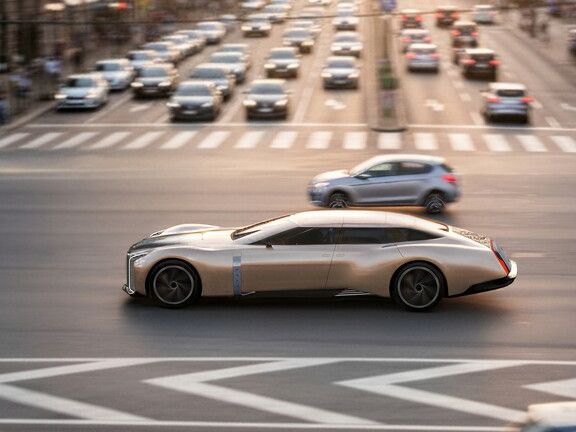 Acht Meter lang, sechs Sitze und über 1000 PS - Bild 1