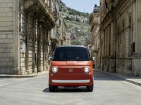 Der Fiat Topolino fährt jetzt auch im kräftigeren Corallo