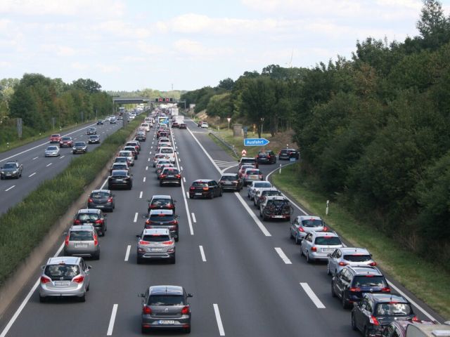 Über 45.000 Staus in den Sommerferien - Bild 1